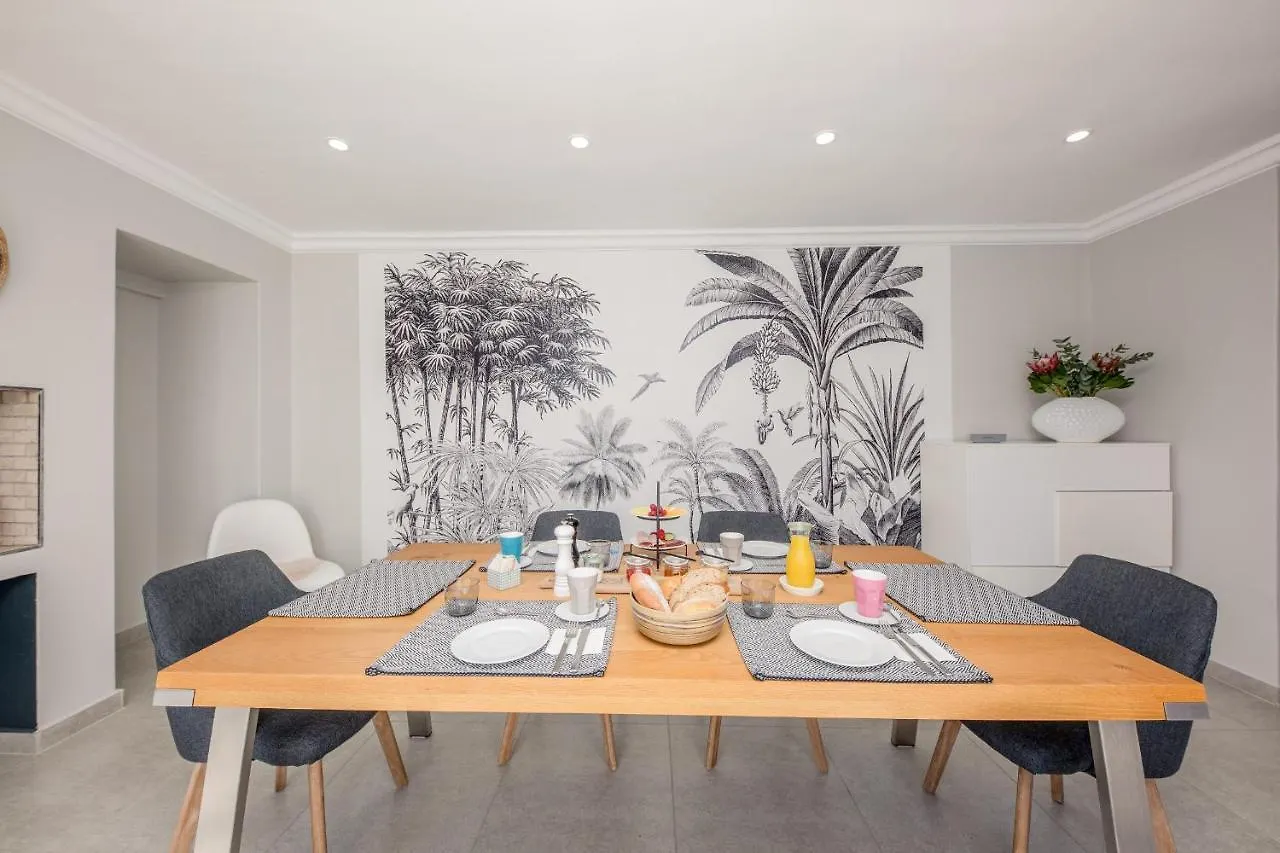 The Little Palm Bed & Breakfast Bloubergstrand 0*,  Güney Afrika